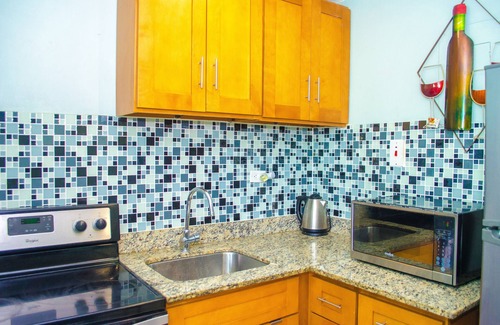 Constant Spring Apartment | Centrally located Oakland Guest Apartment I