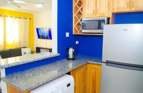 Constant Spring Apartment | Centrally located Oakland Guest Apartment II
