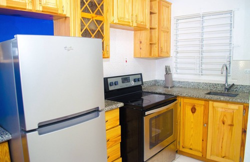 Constant Spring Apartment | Centrally located Oakland Guest Apartment II