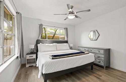 Spring Branch West House | Centrally located remodeled home close to downtown and airport!