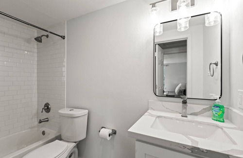 Spring Branch West House | Centrally located remodeled home close to downtown and airport!