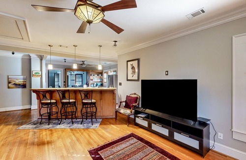 Westside House | Centrally located retreat with a separate cottage, large yard, W/D, & central AC