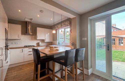 Hornsea House | Centrally-located seaside holiday home with parking space and private garden