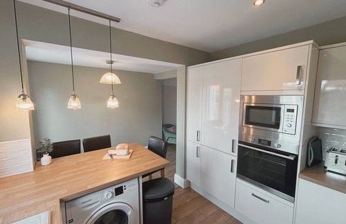 Hornsea House | Centrally-located seaside holiday home with parking space and private garden