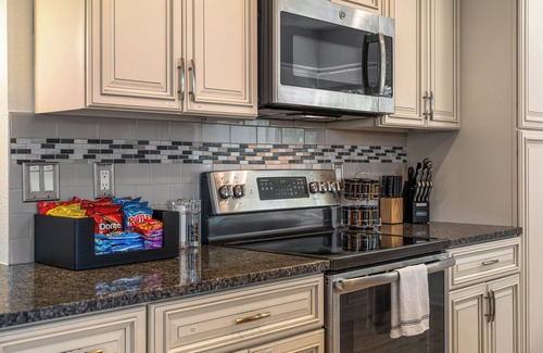 Creighton House | Centrally Located Spacious Home for Big Groups Near Red Rocks, Hiking, Colleges