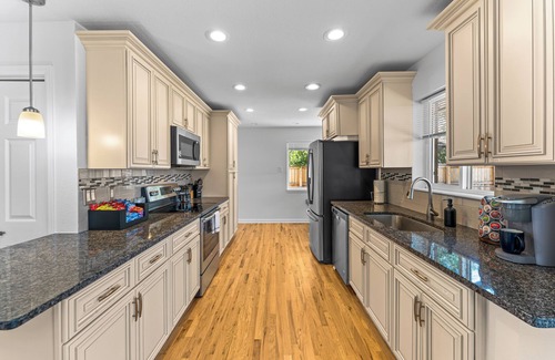 Creighton House | Centrally Located Spacious Home for Big Groups Near Red Rocks, Hiking, Colleges