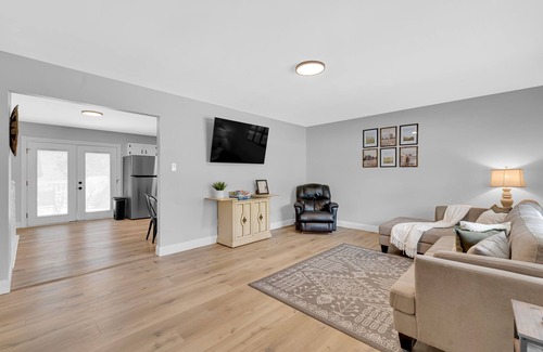 O'Fallon House | Centrally located, spacious 4 bdrm, on quiet Ct
