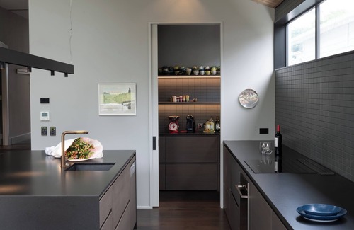 Grey Lynn Villa | Centrally located, then The Tranquil Retreat is close to Auckland’s nightlife and waterfront. Calm and serene enjoy the outdoor surround sound music and fireplace. The ultimate inner-city getaway.