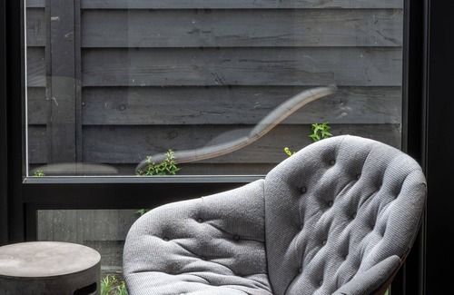 Grey Lynn Villa | Centrally located, then The Tranquil Retreat is close to Auckland’s nightlife and waterfront. Calm and serene enjoy the outdoor surround sound music and fireplace. The ultimate inner-city getaway.