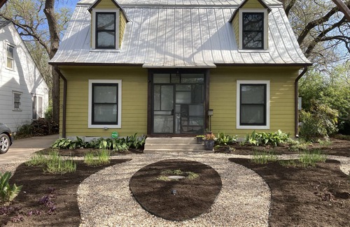 Cherrywood Apartment | Centrally Located Treehouse Studio Apt