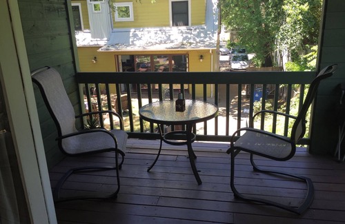 Cherrywood Apartment | Centrally Located Treehouse Studio Apt