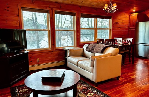 Lake Luzerne-Hadley Cottage | Centrally located, modern riverfront cottage