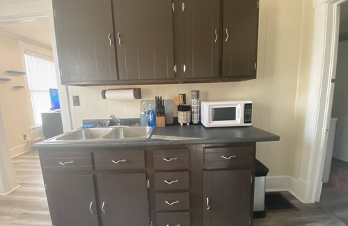 Mount Vernon House | Centrally located and close to I-64, I-57, Hwy. 15, and Hwy. 148