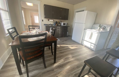 Mount Vernon House | Centrally located and close to I-64, I-57, Hwy. 15, and Hwy. 148
