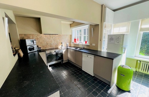 Sint-Michiels Villa | Centrally located villa with 4 bedrooms (10 beds), FREE WIFI!