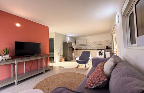 Rooi Catochi Apartment | Centrally located with pool, close to restaurants, beaches, supermarket and more