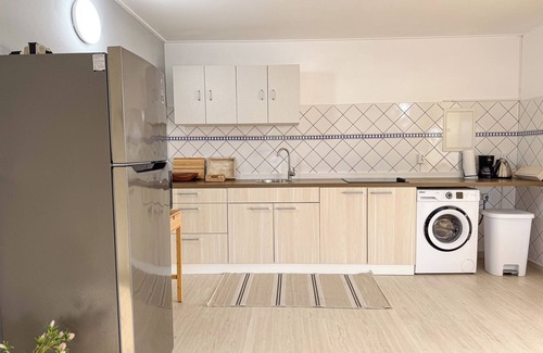 Rooi Catochi Apartment | Centrally located with pool, close to restaurants, beaches, supermarket and more