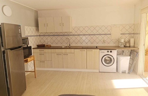 Rooi Catochi Apartment | Centrally located with pool, close to restaurants, beaches, supermarket and more