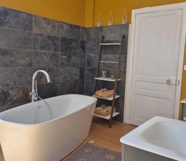 Bernay Bed & Breakfast | Centre ville Chambres dans un appartement d'exception