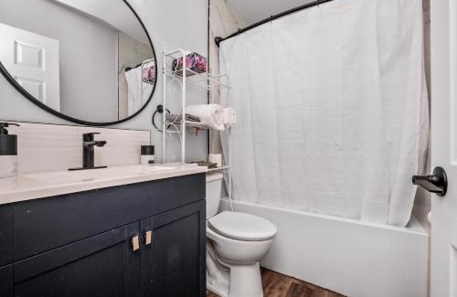 Highland Park Apartment | CentreStreet-Cozy Petfriendly 4bedsuite 04Entire