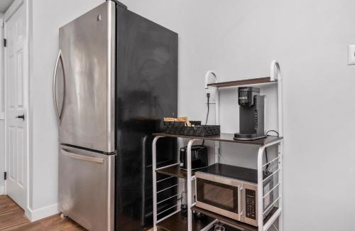 Highland Park Apartment | CentreStreet-Cozy Petfriendly 4bedsuite 04Entire