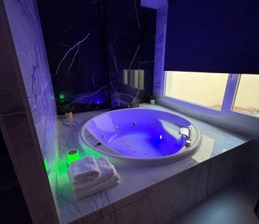 Montolivet Apartment | Centric Loft near Arts & Science