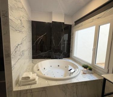 Montolivet Apartment | Centric Loft near Arts & Science
