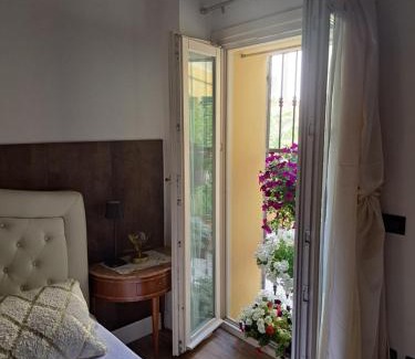 Ravenna Apartment | Centro storico, Centralissimo LUXURY SMERALDO SUITE Doccia Idromassaggio ,paniere gratuito con piccola colazione