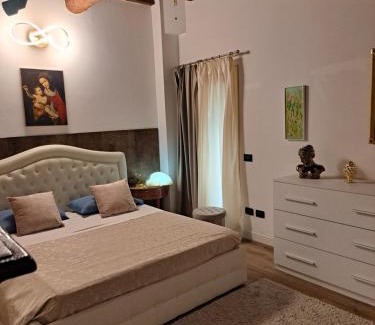 Ravenna Apartment | Centro storico, Centralissimo LUXURY SMERALDO SUITE Doccia Idromassaggio ,paniere gratuito con piccola colazione