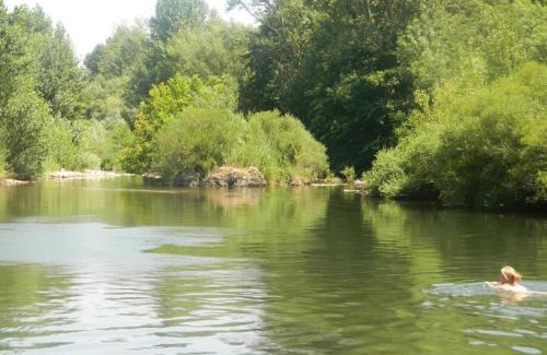Roquebrun House | Ceps Cottage sleeps 6 with free wifi near the river