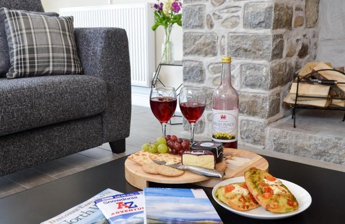 Caernarfon House | Cerrig Sais