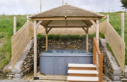 Caernarfon House | Cerrig Sais