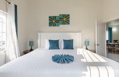 Discovery Bay House | Cerulean Getaway, 2Bedroom OCV with Pool & Beach Access