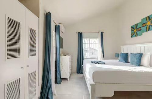 Discovery Bay House | Cerulean Getaway, 2Bedroom OCV with Pool & Beach Access