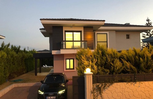 Altınyunus Mahallesi Villa | Çeşme Dalyan Luxury House with private pool