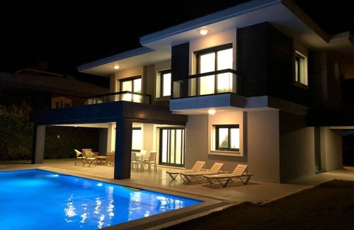 Altınyunus Mahallesi Villa | Çeşme Dalyan Luxury House with private pool
