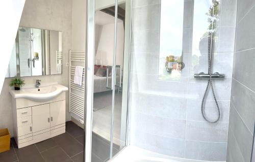 Ver-sur-Mer Apartment | Château Côte de Nacre