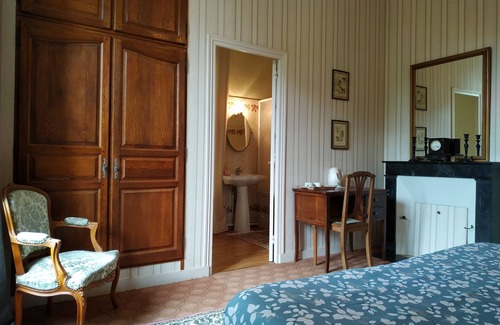 Sainte-Cecile Bed & Breakfast | Château de Belle-Vue