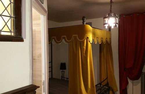 Saint-Remy-de-Chargnat Bed & Breakfast | Château des Aiguilles