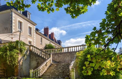 Nazelles-Negron Bed & Breakfast | Château de la Huberdière