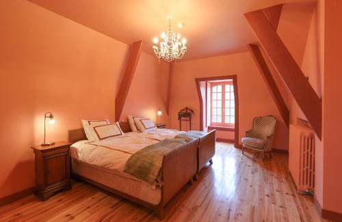 Nazelles-Negron Bed & Breakfast | Château de la Huberdière