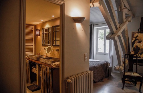 Magnac-sur-Touvre Bed & Breakfast | Château de Maumont