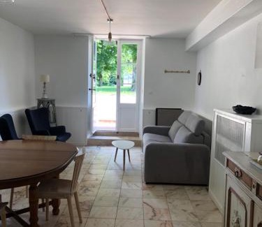 Saint-Seurin-de-Prats Bed & Breakfast | Château Destinée