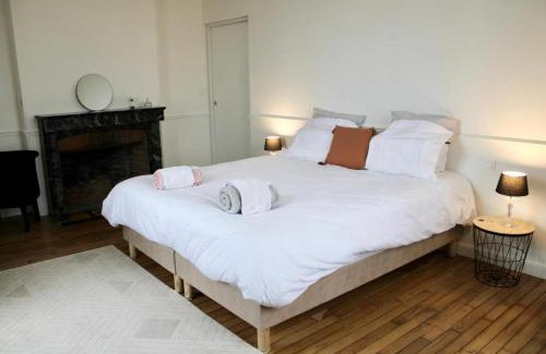 Guny Bed & Breakfast | Château du Mont de Guny