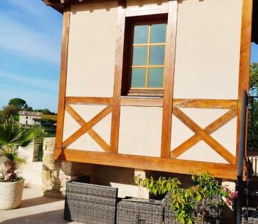 Juillac Villa | Château LA ROBERTERIE logement entier proche Saint Emilion
