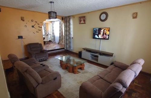 Nakuru Villa | Château Lake-ish
