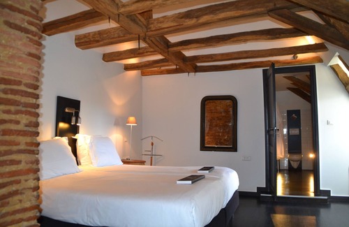 Mouleydier Hotel | Château les Merles