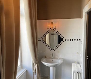 Parthenay Bed & Breakfast | Château Maranne