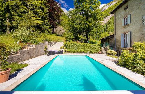 Lumbin House | Château Monts Blancs