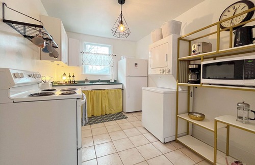 Port Dalhousie House | Charming Home in Coveted Port Dalhousie – Steps from the Lake!